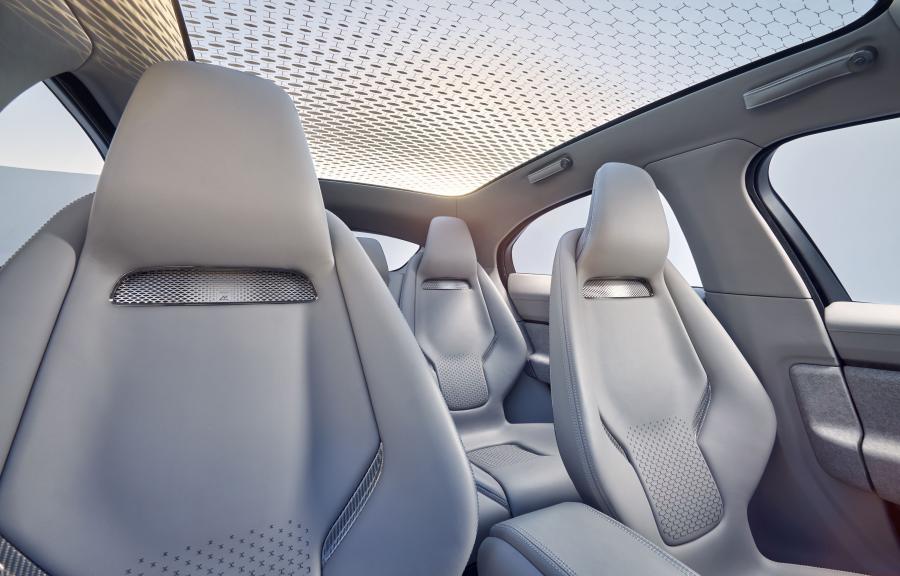 Детали интерьера Jaguar I-Pace Concept 2016 года  (фото 39 из 91)